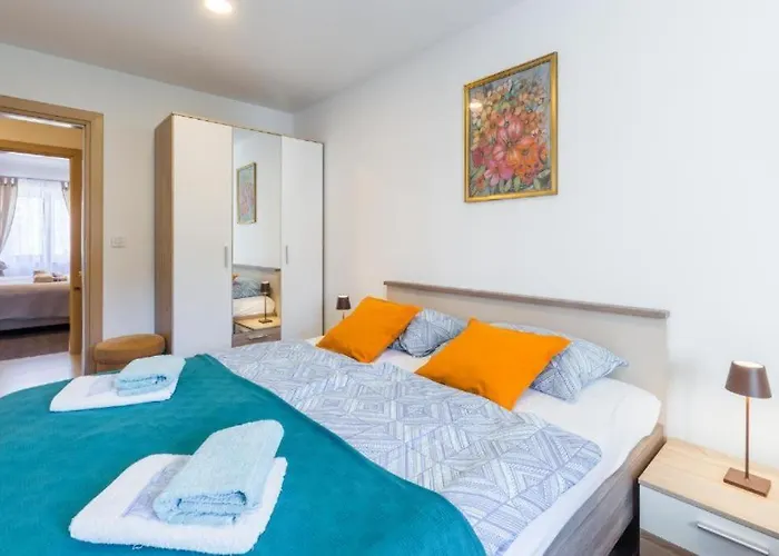 Alex - Location * Poreč