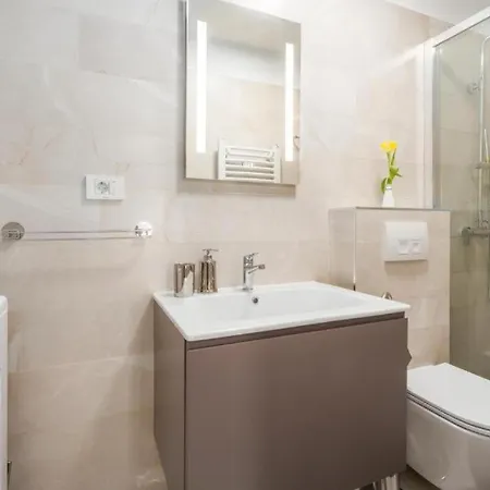 Alex - Location פורץ